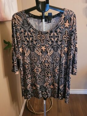 Jones New York Black and Gold Paisley 3/4 Sleeve Tunic